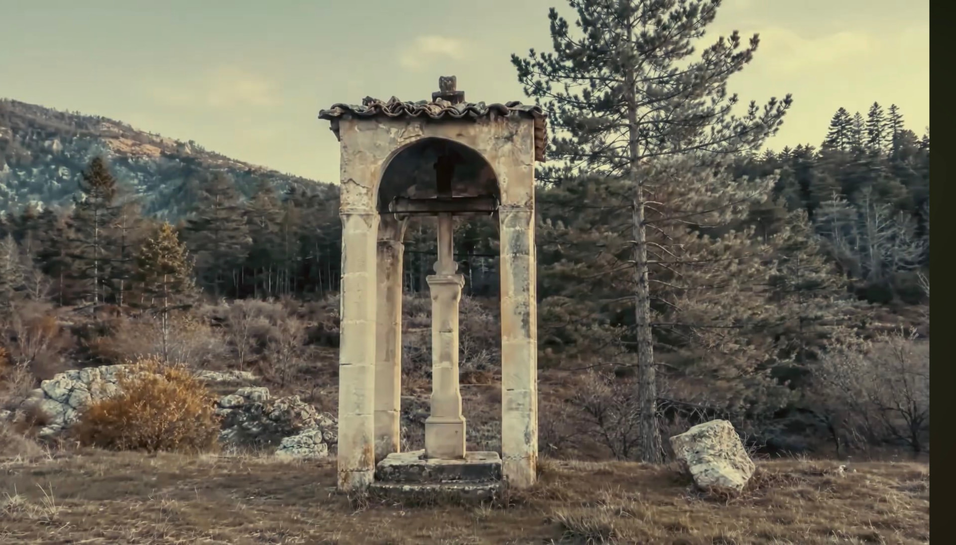 La vieille croix romane
